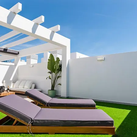 High-end Rooftop Penthouse Near & Lägenhet *