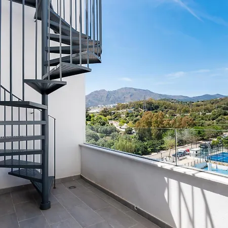 High-end Rooftop Penthouse Near & Appartement *